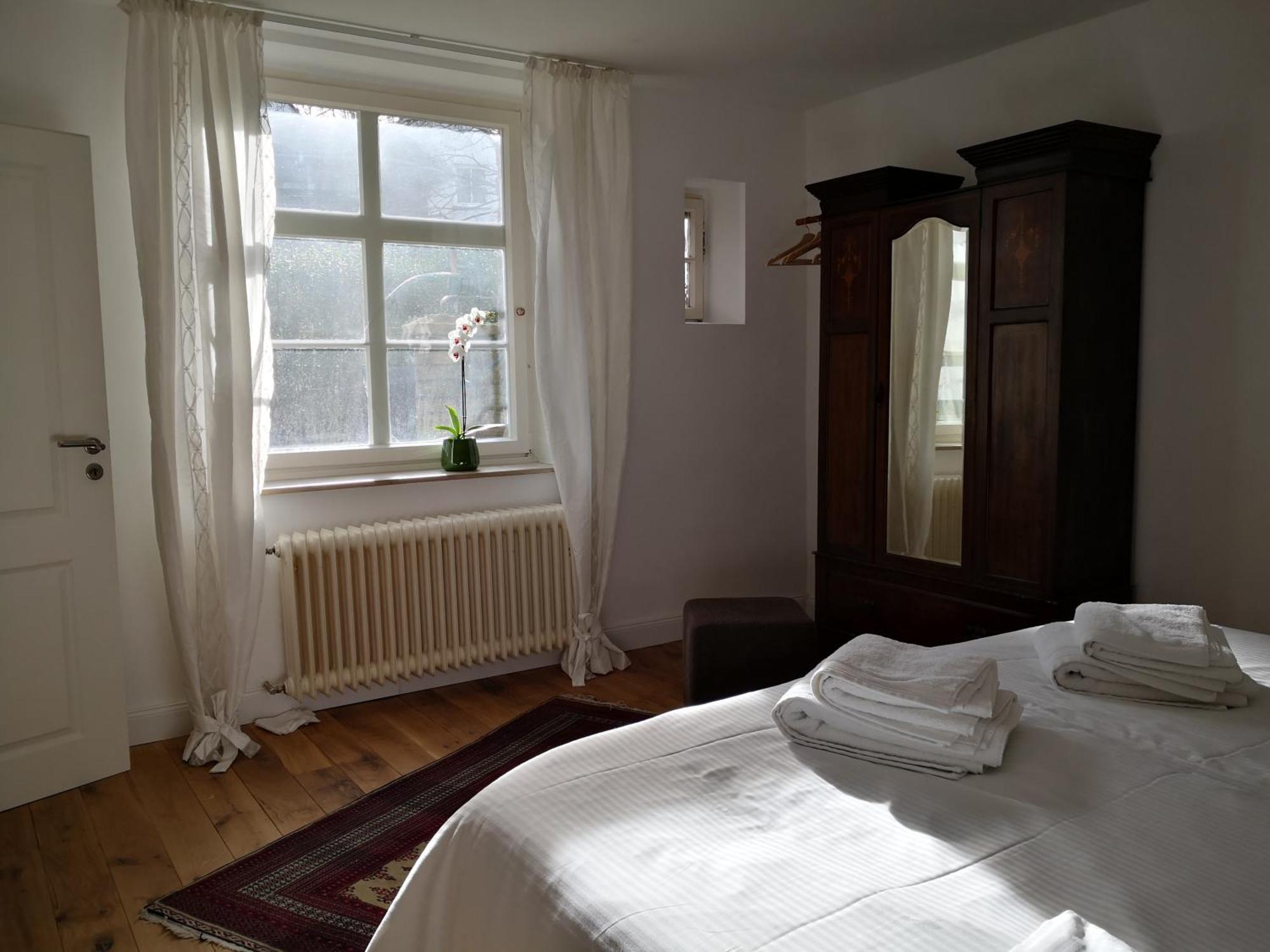 Fuenf Giebel Eck In Der Freiheit Am Ruhrtalradweg Hotell Wetter  Rum bild